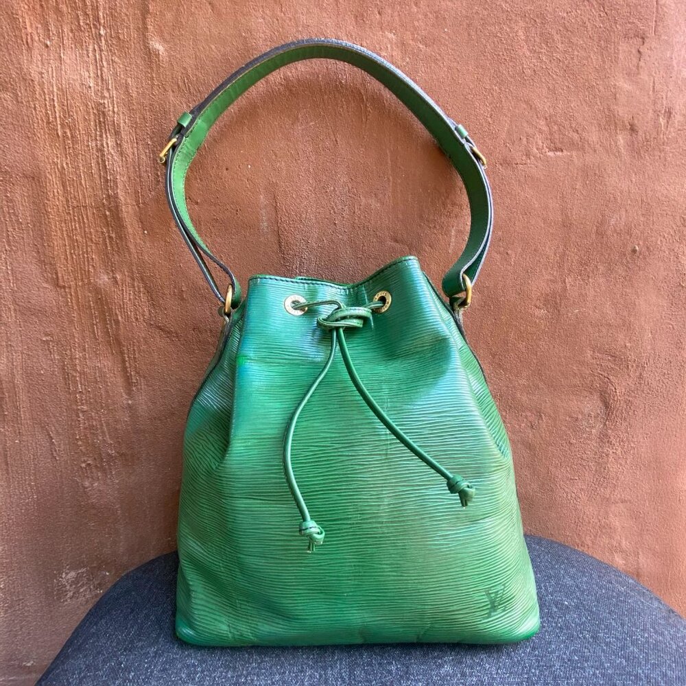 Vintage LV Epi Leather Petit Noe Borneo Drawstring Shoulder Bucket Bag